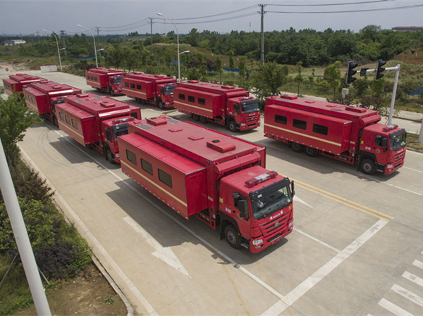 重汽后雙橋宿營車